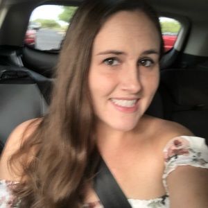 Meet your Posher, Lauren